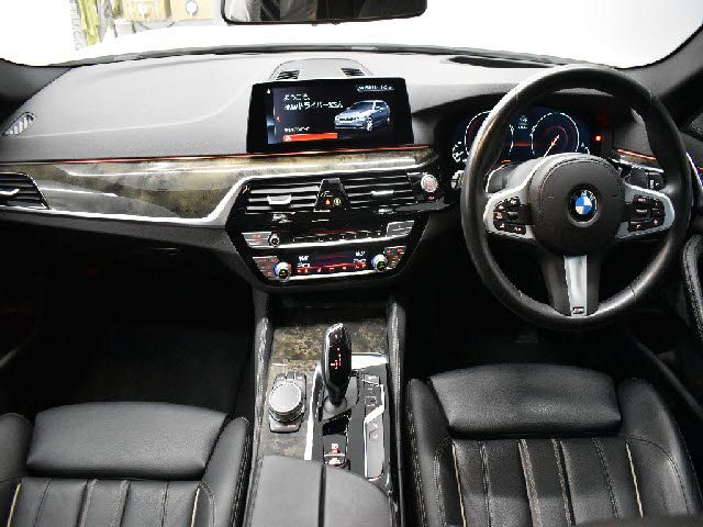 Bmw 5 SERIES 2019-08 18135-1