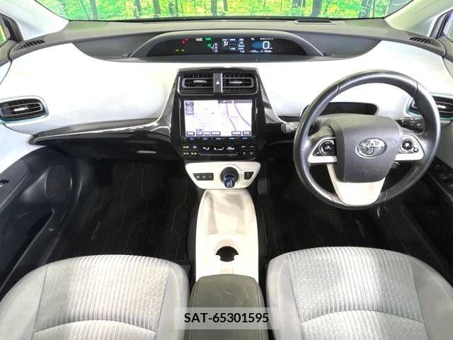 Toyota PRIUS 2016-02 240951-1