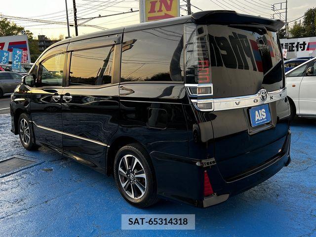 Toyota VOXY 2021-07 239962-3