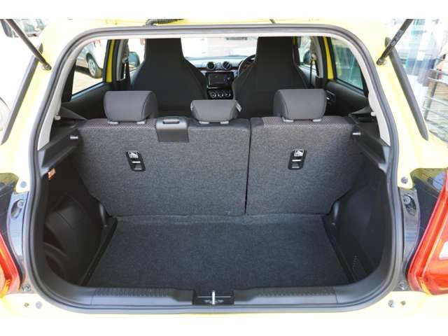 Suzuki SWIFT 2018-04 22586-7