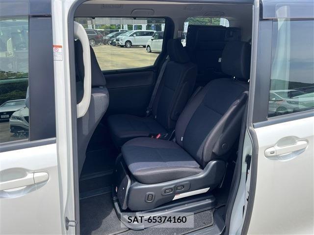 Toyota NOAH 2016-02 280383-3