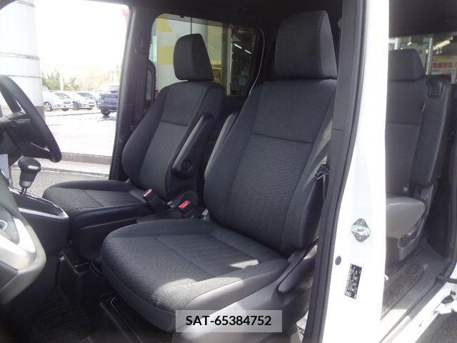 Toyota VOXY 2023-08 237436-9