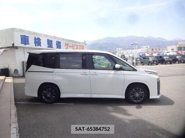Toyota VOXY 2023-08 237436-3