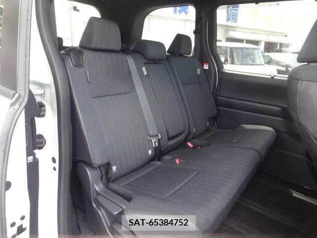 Toyota VOXY 2023-08 237436-7