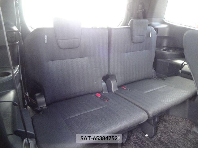 Toyota VOXY 2023-08 237436-8