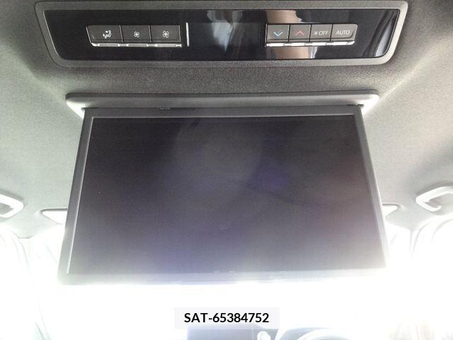 Toyota VOXY 2023-08 237436-10