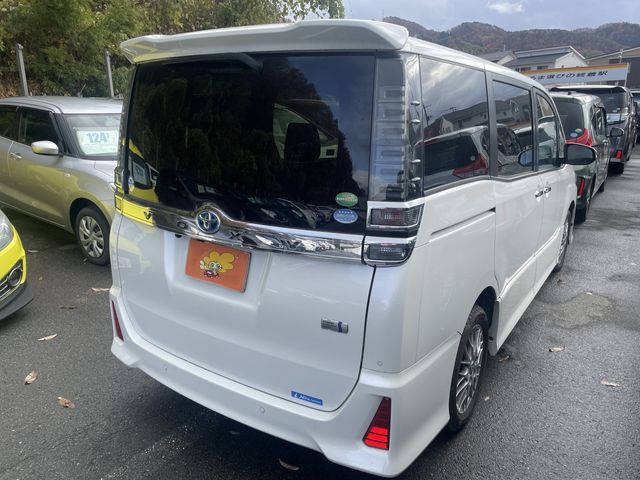 Toyota VOXY HYBRID 2020-08 187495-2