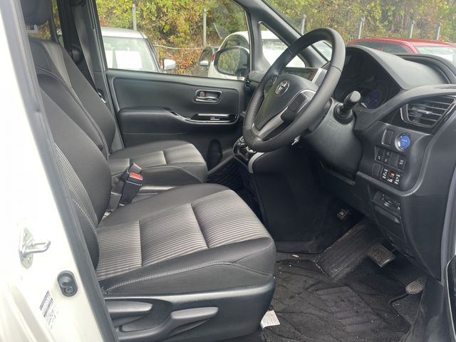 Toyota VOXY HYBRID 2020-08 187495-4