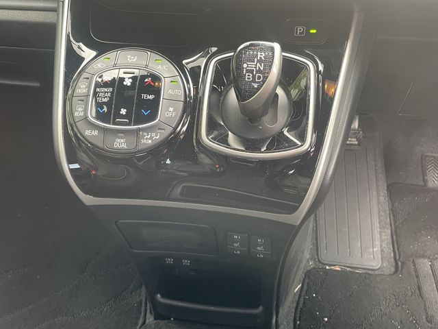 Toyota VOXY HYBRID 2020-08 187495-15