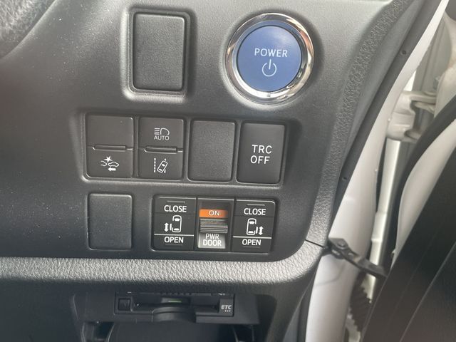 Toyota VOXY HYBRID 2020-08 187495-17