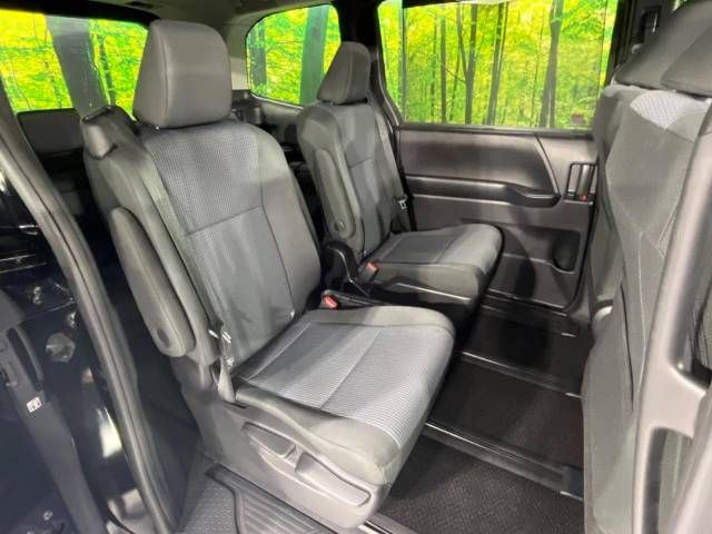 Toyota NOAH 2023-04 184467-9