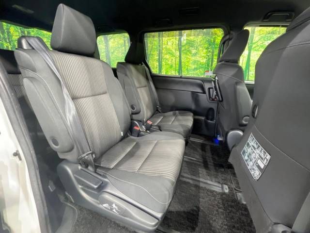 Toyota VOXY 2017-09 183983-9