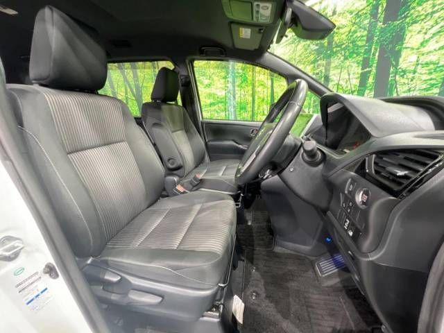 Toyota VOXY 2017-09 183983-8