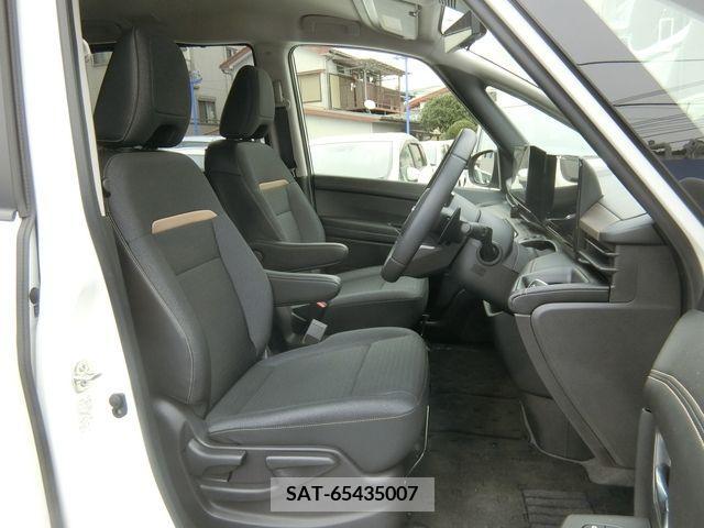 Nissan SERENA 2022-12 372482-5