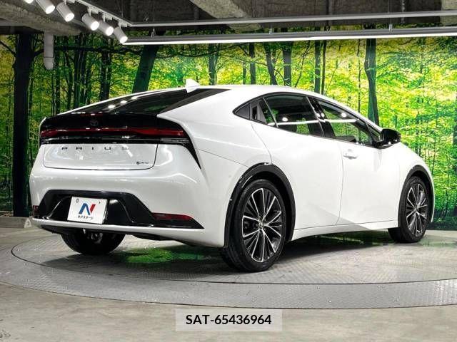 Toyota PRIUS 2023-05 345229-16