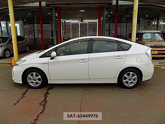 Toyota PRIUS 2012-11 234337-13