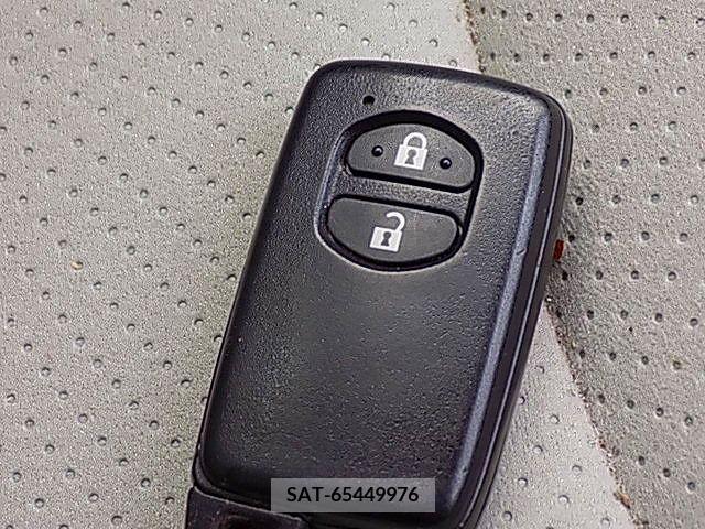 Toyota PRIUS 2012-11 234337-19