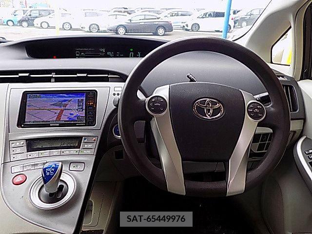 Toyota PRIUS 2012-11 234337-1