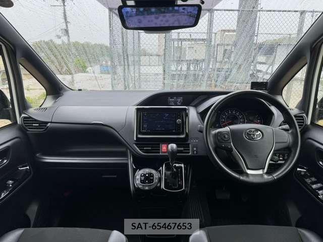 Toyota NOAH 2018-02 373490-1