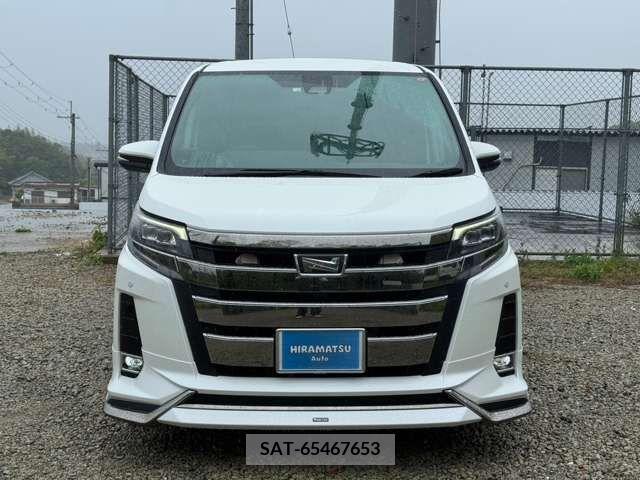 Toyota NOAH 2018-02 373490-3