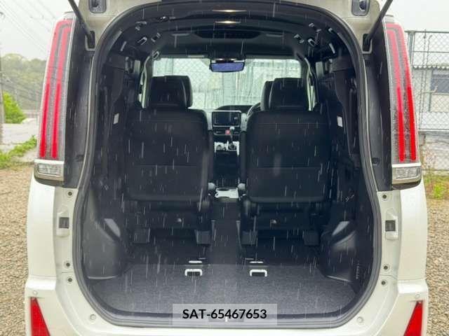 Toyota NOAH 2018-02 373490-28
