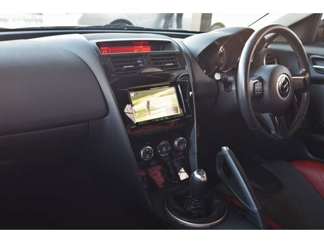 Mazda RX-8 2012-01 12957-1