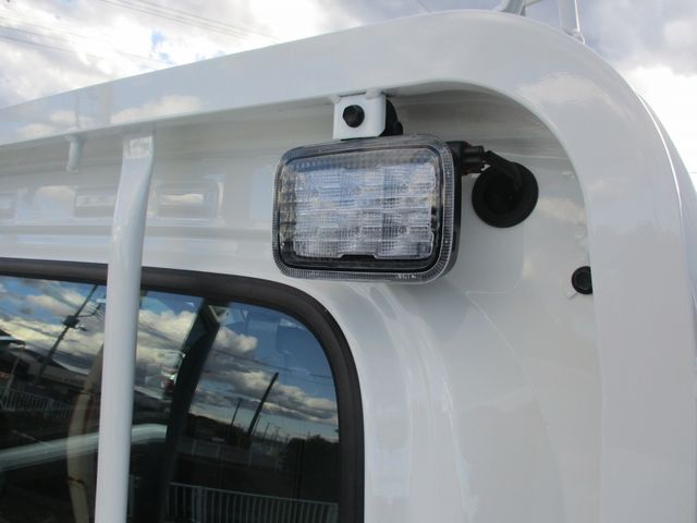 Daihatsu HIJET TRUCK 2023-06 24865-24