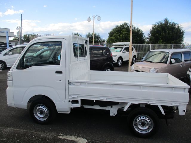 Daihatsu HIJET TRUCK 2023-06 24865-7