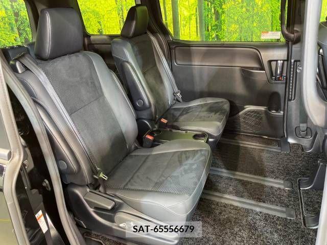 Toyota VOXY 2021-02 213354-11
