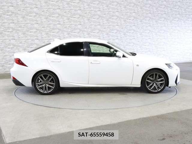 Lexus IS 2017-02 300011-12