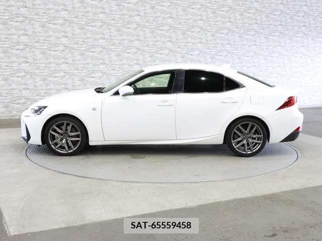 Lexus IS 2017-02 300011-11