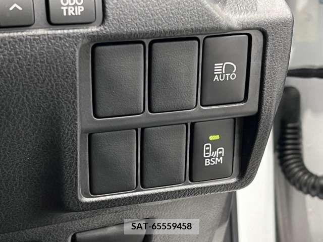 Lexus IS 2017-02 300011-19