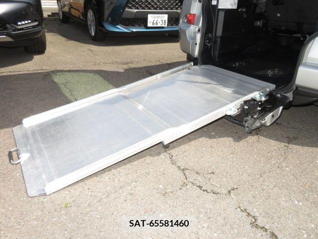 Toyota RACTIS 2014-10 282662-6