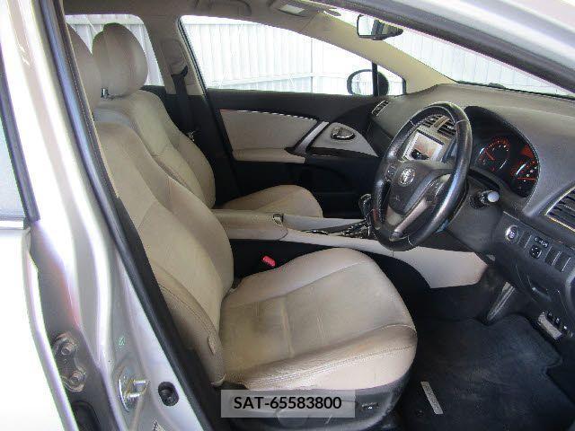 Toyota AVENSIS WAGON 2013-04 224625-9