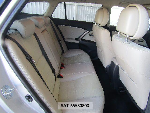 Toyota AVENSIS WAGON 2013-04 224625-3