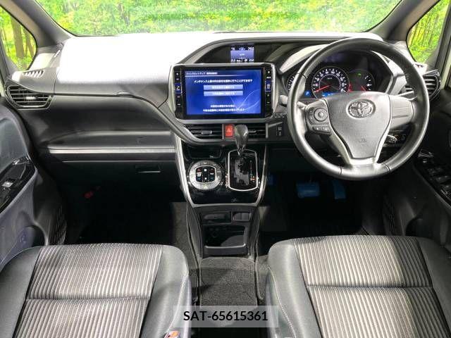 Toyota VOXY 2019-02 211684-1