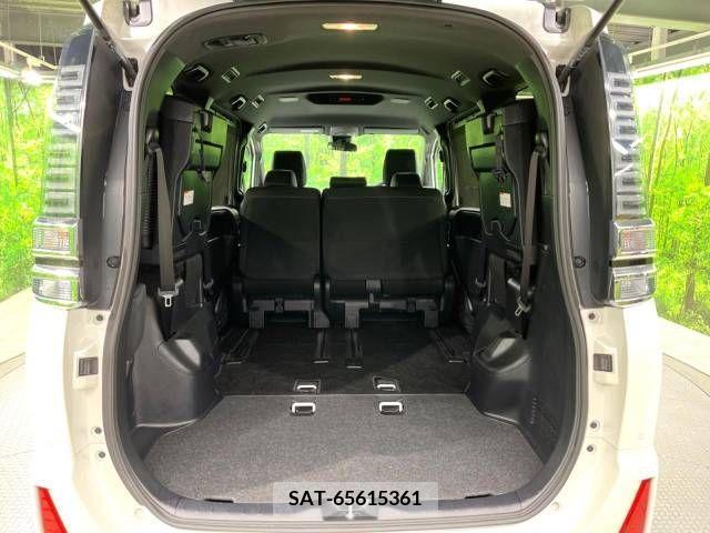 Toyota VOXY 2019-02 211684-11