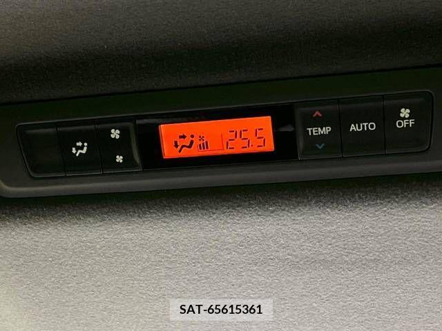 Toyota VOXY 2019-02 211684-6