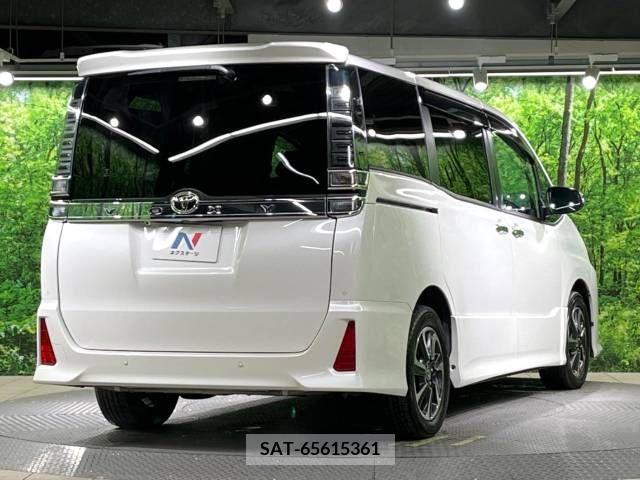 Toyota VOXY 2019-02 211684-18