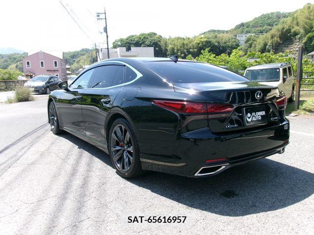 Lexus LS 2022-04 275502-4