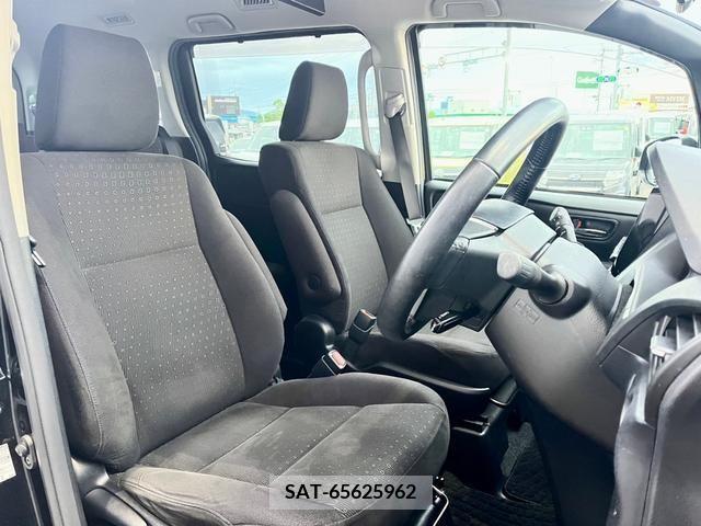 Toyota NOAH 2017-05 343241-5