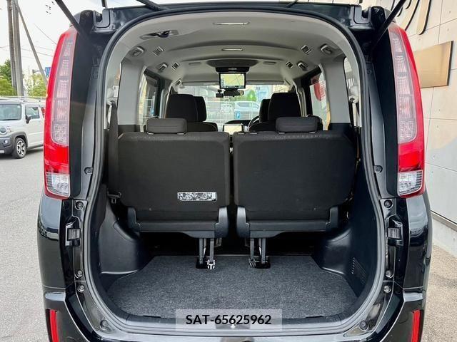 Toyota NOAH 2017-05 343241-4