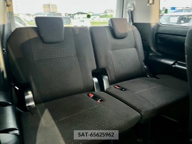 Toyota NOAH 2017-05 343241-7