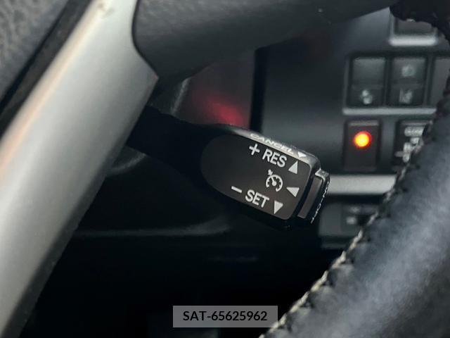 Toyota NOAH 2017-05 343241-21