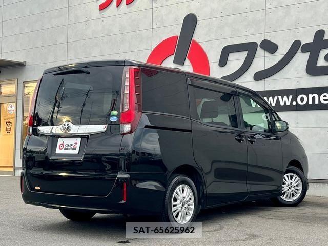Toyota NOAH 2017-05 343241-2