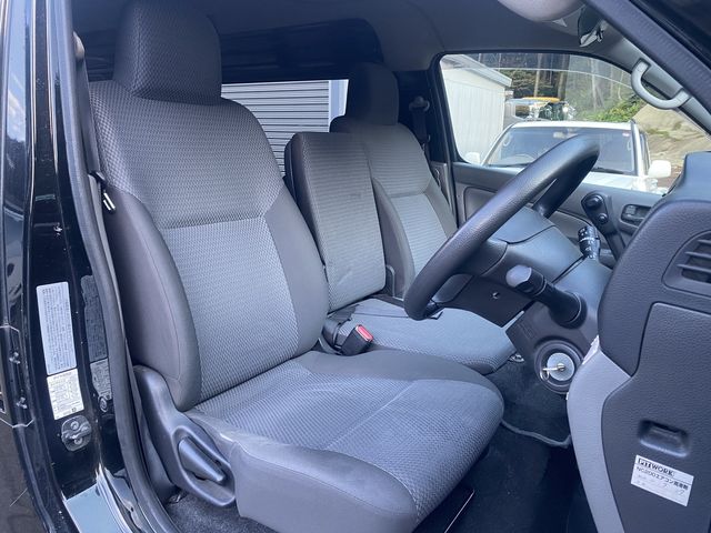 Nissan NV350 Caravan 2014-04 14921-10