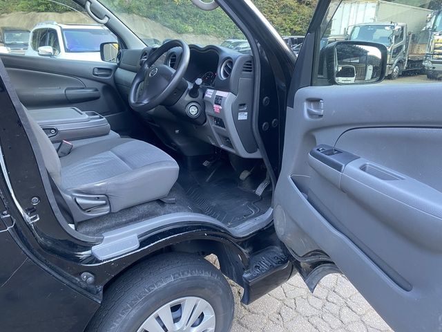 Nissan NV350 Caravan 2014-04 14921-8