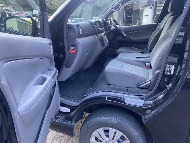Nissan NV350 Caravan 2014-04 14921-11