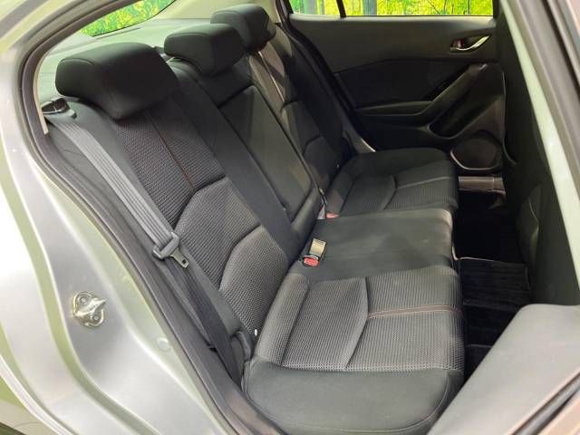 Mazda AXELA 2017-04 26884-9