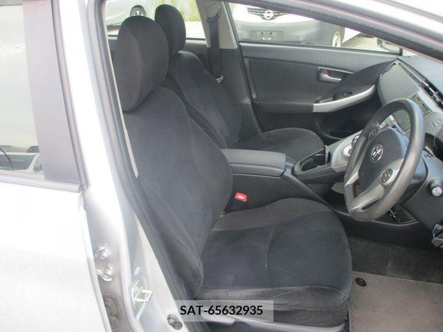Toyota PRIUS 2013-06 379698-13